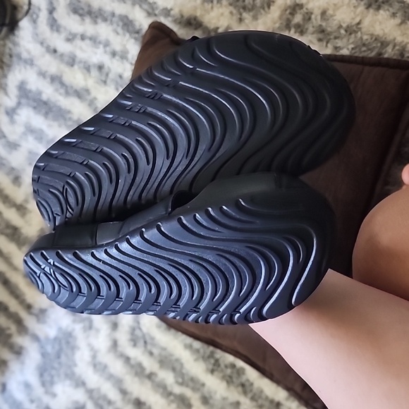 Black unisex Nike water shoes sandals sz 3Y - Picture 3 of 5